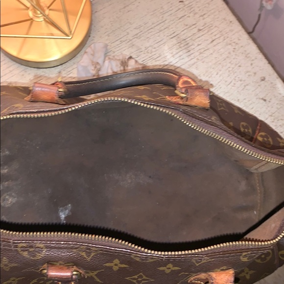 Louis Vuitton - Picture 3 of 4